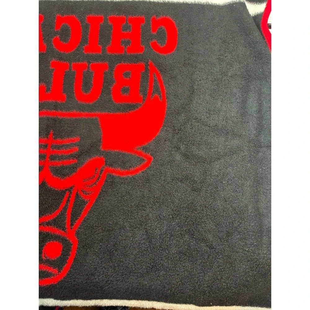Chicago Bulls NBA Fleece‎ Throw Blanket Red Black Benny The Bull Logo Reversible
